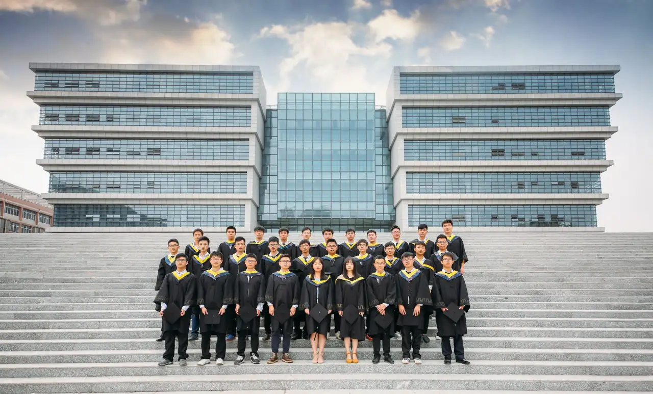 武汉科�技术服务选型指南：悠亿科技数字化平台建设优势解析